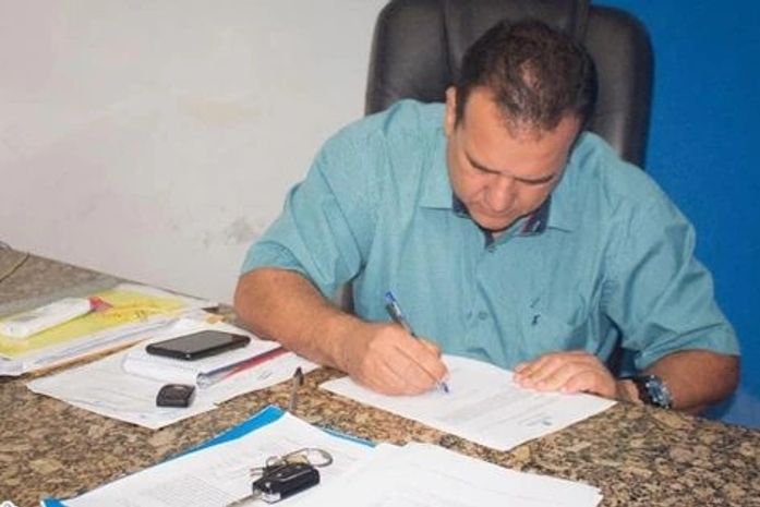 Prefeito de Paripueira corta o próprio salário na pandemia do coronavírus