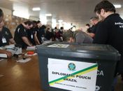 Quase 1 milhão de brasileiros no exterior poderão votar nas eleições
