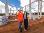 Secretária Gabriela Gonçalves e prefeito visitam obras da Indústria Nordeste Mais Alimentos em Rio Largo