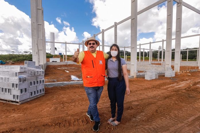 Secretária Gabriela Gonçalves e prefeito visitam obras da Indústria Nordeste Mais Alimentos em Rio Largo