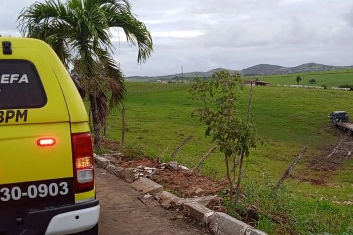 Acidente com caminhão deixou dois homens feridos em Taquarana.