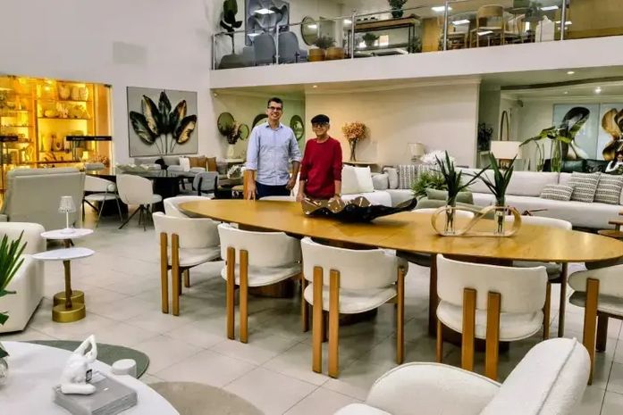 Parceria entre pai e filho entalha o futuro de uma das indústrias moveleiras mais tradicionais de Arapiraca