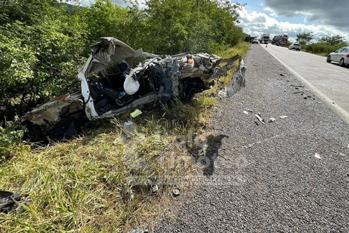 Acidente envolvendo caminhão e viatura deixa três policiais militares feridos na BR-423
