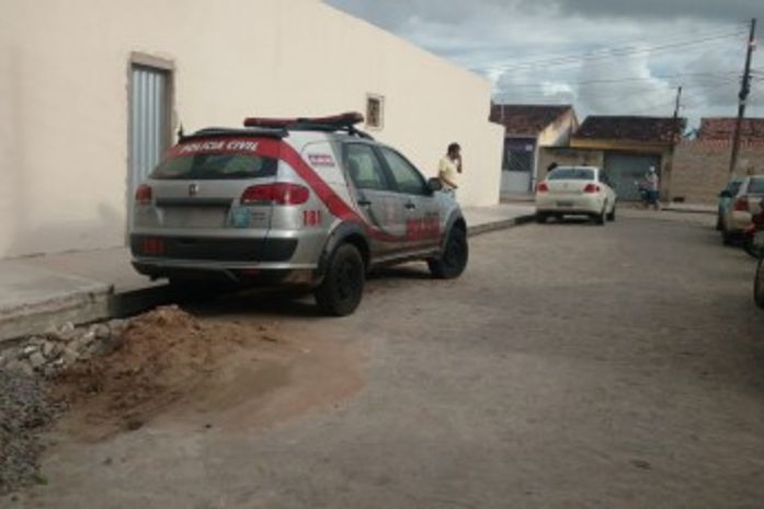 Motor de viatura explode e policial fica ferido