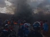 Moradores fecham Ecovia Norte, na parte alta de Maceió, para protestar contra a falta de água