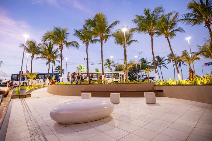 JHC entrega praça Hélio Vasconcelos totalmente revitalizada