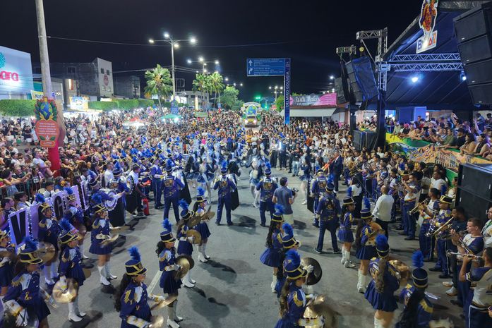 Delmiro Gouveia registra o maior Desfile Cívico de sua história com multidão no Centro para celebrar a diversidade
