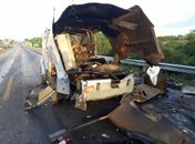 Criminosos explodem carro-forte em trecho da BR 423 em Inhapi