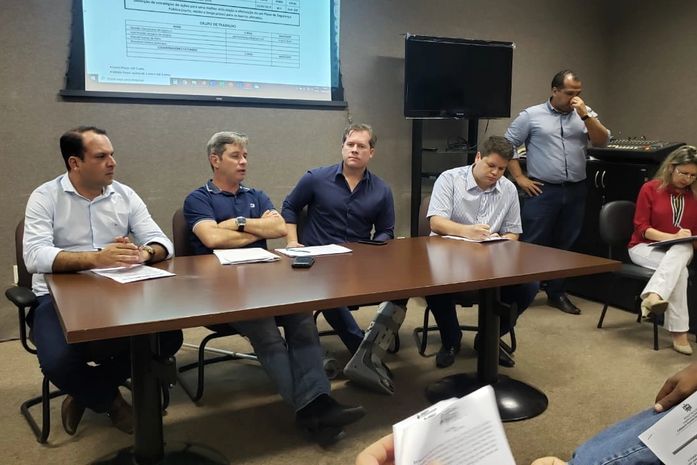 Marx Beltrão recebe pauta legislativa dos moradores do Pinheiro, do Bebedouro e do Mutange