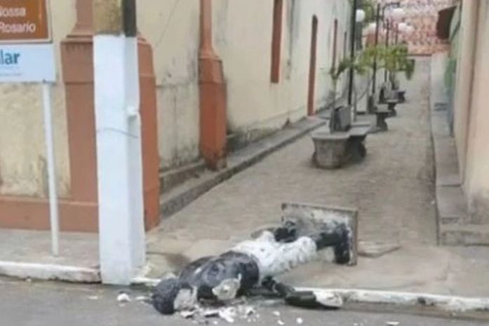 Estátua do último escravo executado em pena de morte no Brasil é destruída em ato de vandalismo em Pilar
