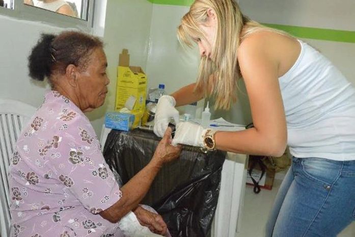 A dona-de-casa Maria do Espírito Santo declarou que sofre de diabetes e procurou o mutirão para uma consulta médica Fotos: Carla Cleto
