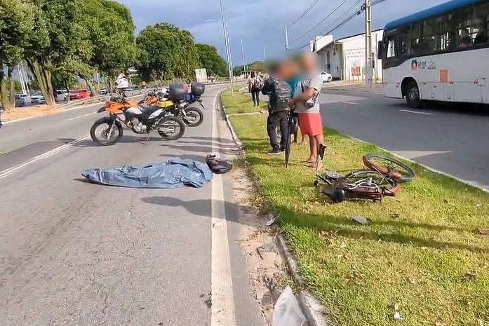 Ciclista morre após colisão contra motocicleta na Av. Durval de Góes Monteiro, em Maceió