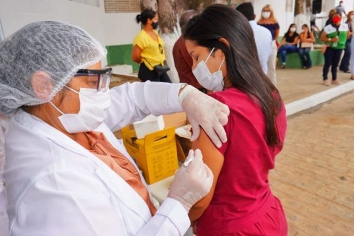 Prefeitura de Palmeira inicia vacinação contra a Covid-19