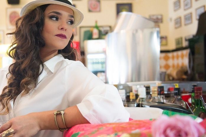 Fernanda Guimarães interpreta Cartola