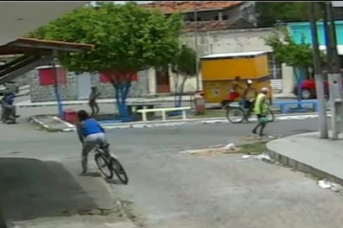 Atentado a tiros causou correria em praça no bairro do Poço.