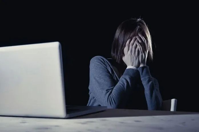 Mulher é ameaçada de morte pelo ex-companheiro por telefone e redes sociais após fim de relacionamento; suspeito foi preso
