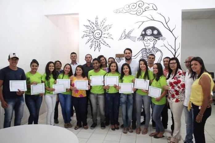 Agricultura entrega certificados para alunos que participaram do projeto de controle da mosca negra dos citros em Santana do Mundaú