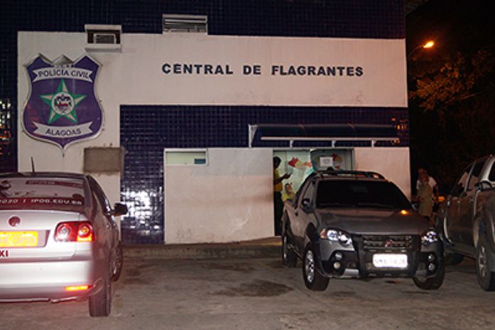 Jovem é flagrado traficando drogas na parte alta de Maceió