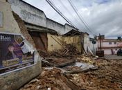 Galpão desaba no centro comercial de Palmeira dos Índios