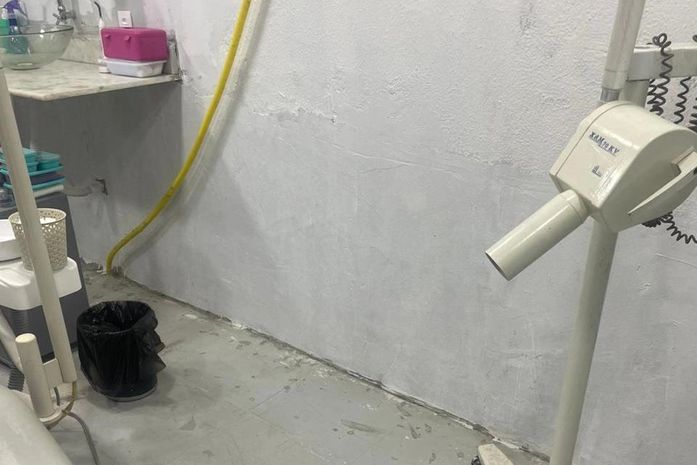 Clínica odontológica é interditada em Maceió: mofo, lixo contaminado e sem alvará