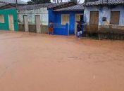 Fortes chuvas alagam ruas e causam transtornos em Jacuípe