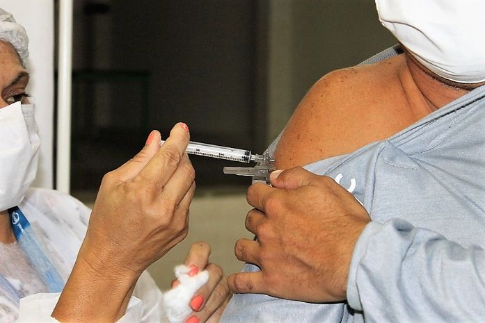 Pessoas com menos de 40 anos estão sendo vacinadas contra Covid em Penedo