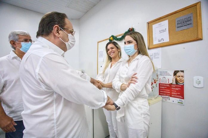 Prefeito Luciano visita secretarias e agradece empenho dos servidores em 2021