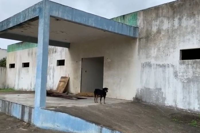 Obra inacabada do CAPS em Arapiraca serve para abrigo de viciados para consumo de drogas