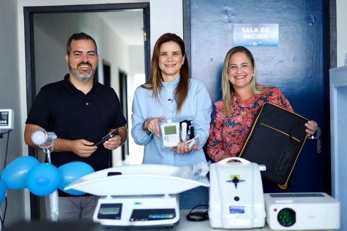 Prefeita Ceci reforça compromisso com a saúde e entrega novos equipamentos às UBSs de Atalaia

