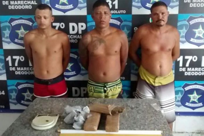 Presos e droga apreendida foram levados para a Delegacia de Marechal