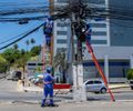Mais de 300 toneladas de fios sem uso são retiradas de postes em Maceió