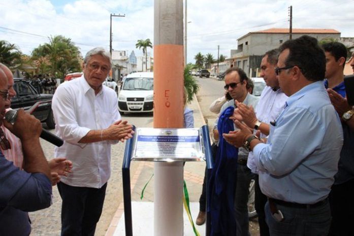 Governo inaugura acesso a estrada e estação de água no Sertão de AL