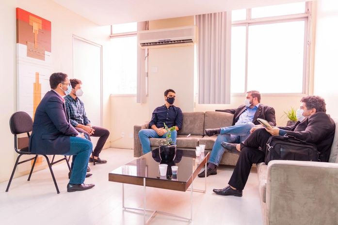 Leonardo Dias se reúne com JHC para discutir ajuda federal para bairros com afundamento de solo