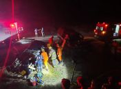 Colisão entre carro e caminhonete deixa motorista preso às ferragens na BR-316