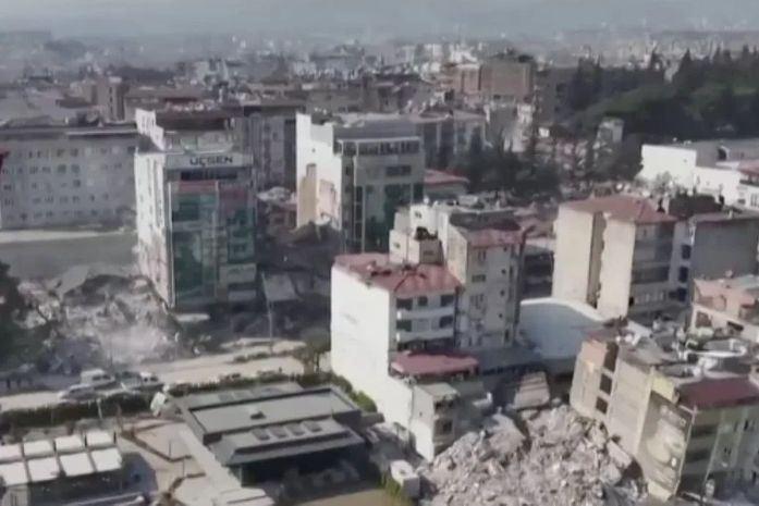 Dois novos terremotos de 6,4 e 5,8 de magnitude atingem a Turquia