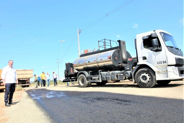 Luciano acompanha início de pavimentação asfáltica da 2º etapa da urbanização do lago da Perucaba