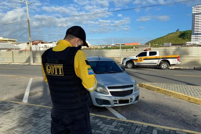 Covid-19: agentes de trânsito fiscalizam estacionamentos das orlas marítima e lagunar