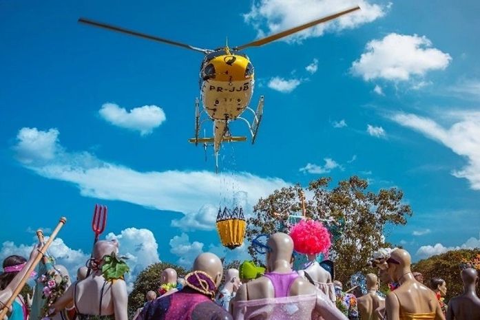 Carnaval: Skol aposta em cerveja grátis e “banho de água fria” para dispersar multidões