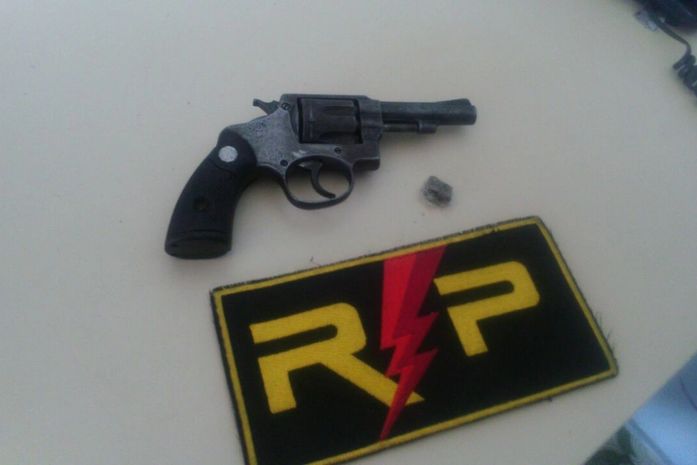 Revólver apreendido