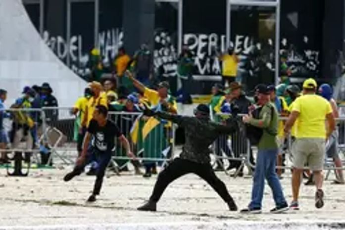 Maioria dos brasileiros é contra anistia a envolvidos nos ataques de 8 de janeiro, aponta Genial/Quaest