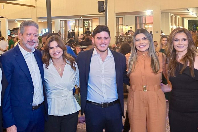 Arthur Lira apresenta seu filho como pré-candidato a deputado federal