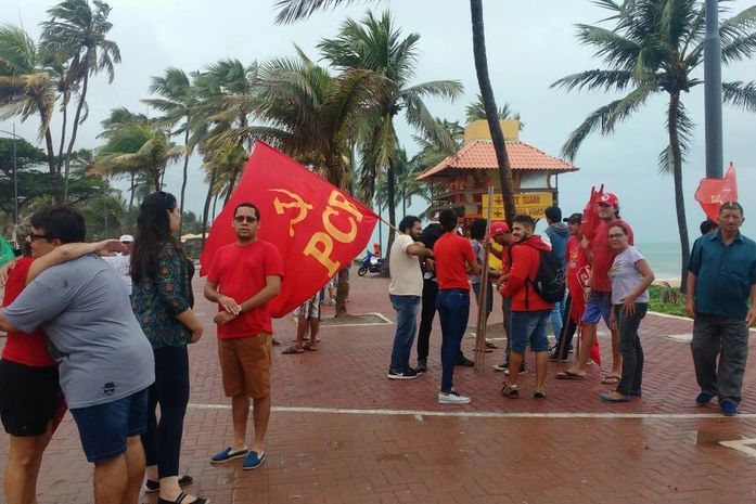 Ato aconteceria na orla, mas foi interrompido pela chuva