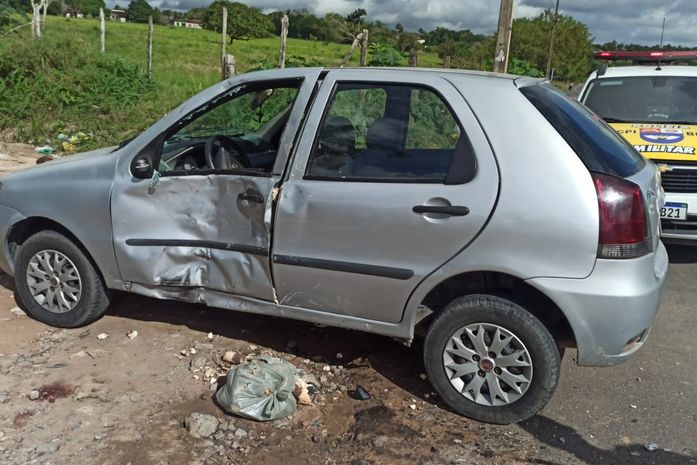 Três pessoas ficam feridas em colisão entre carro e moto na zona rural de Arapiraca