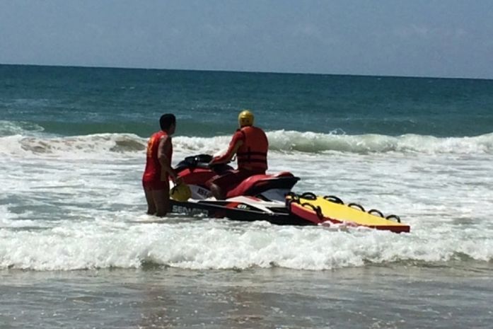 Cinco afogamentos são registrados na praia do Francês neste domingo