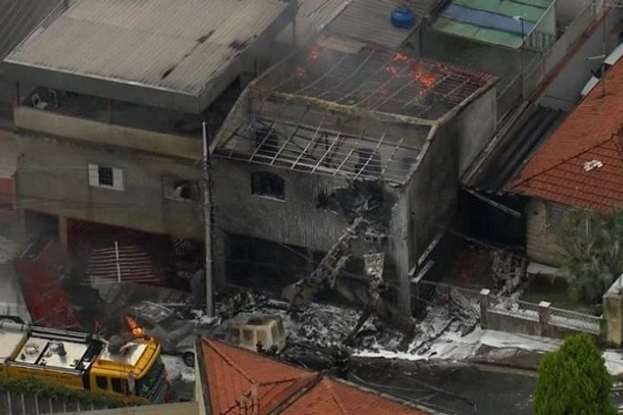 Queda de avião mata duas pessoas e fere 12 na zona norte de São Paulo