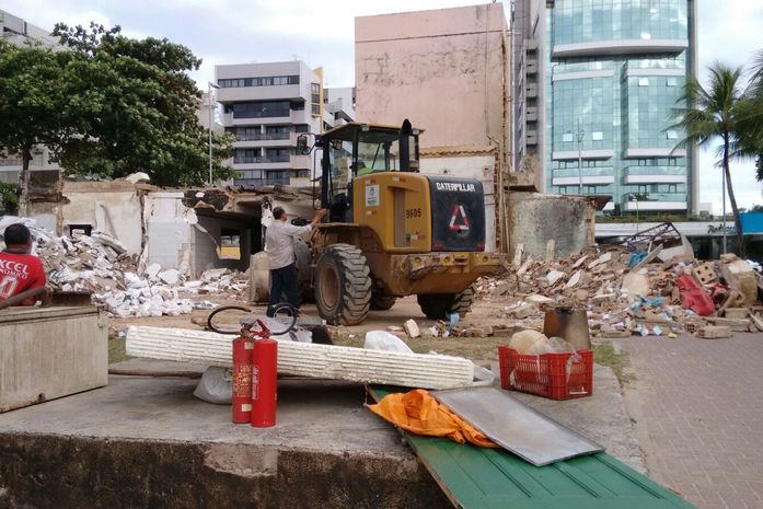 Demolição da antiga fábrica de gelo