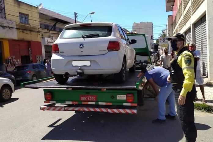 Operação autua e remove 15 veículos clandestinos em Maceió