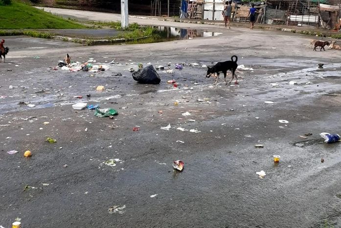 A moça alimenta um mundo de gente com a sopa que distribui, mas, roubaram o botijão de gás da Associação. E agora?