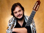 Yamandu Costa faz apresentação inédita no Teatro Deodoro
