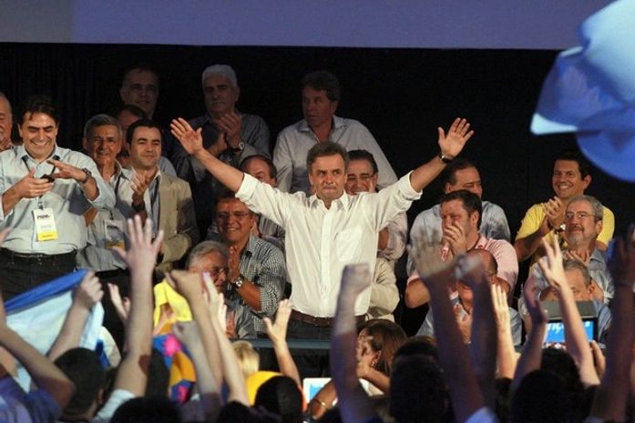 Senador Aécio Neves é reeleito para a presidência do PSDB nacional